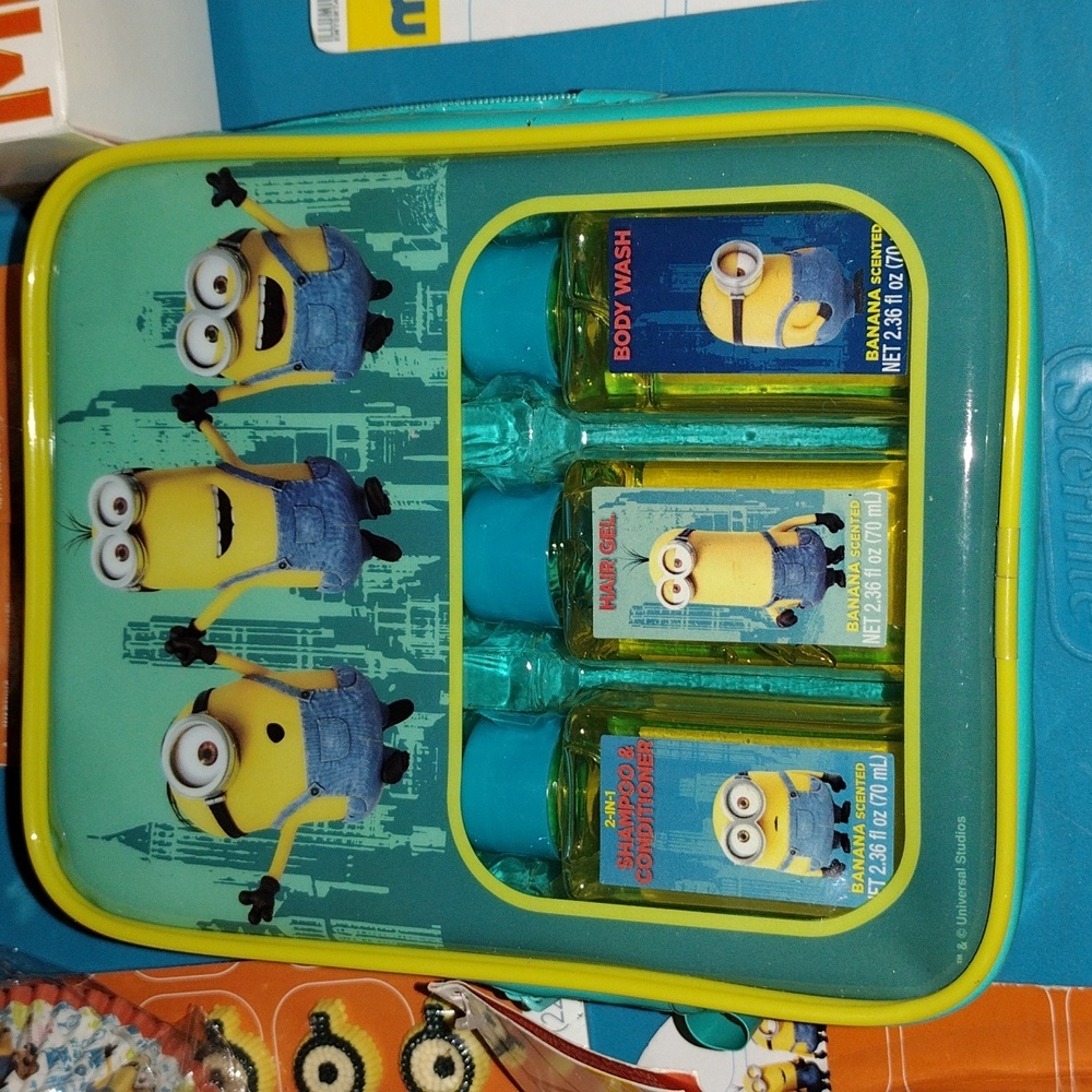 4 Pc Minions Travel Gift bath set